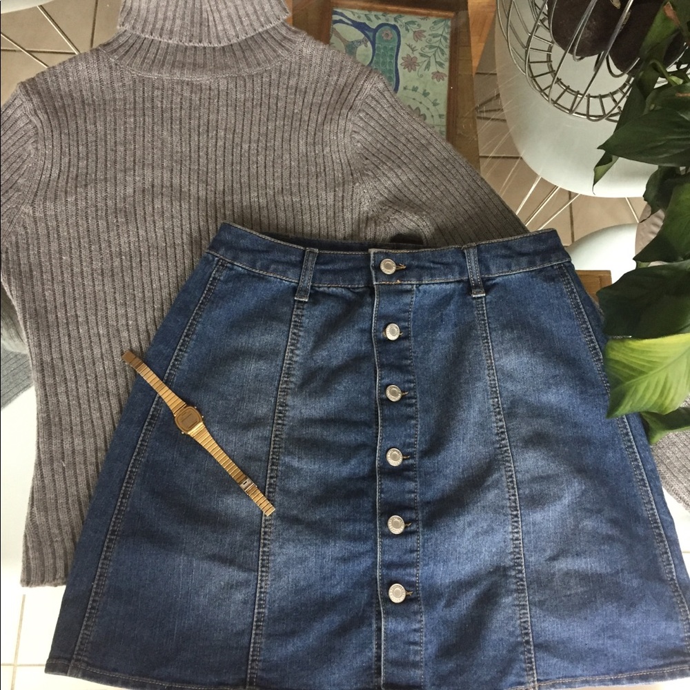 Denim skirt with buttons!